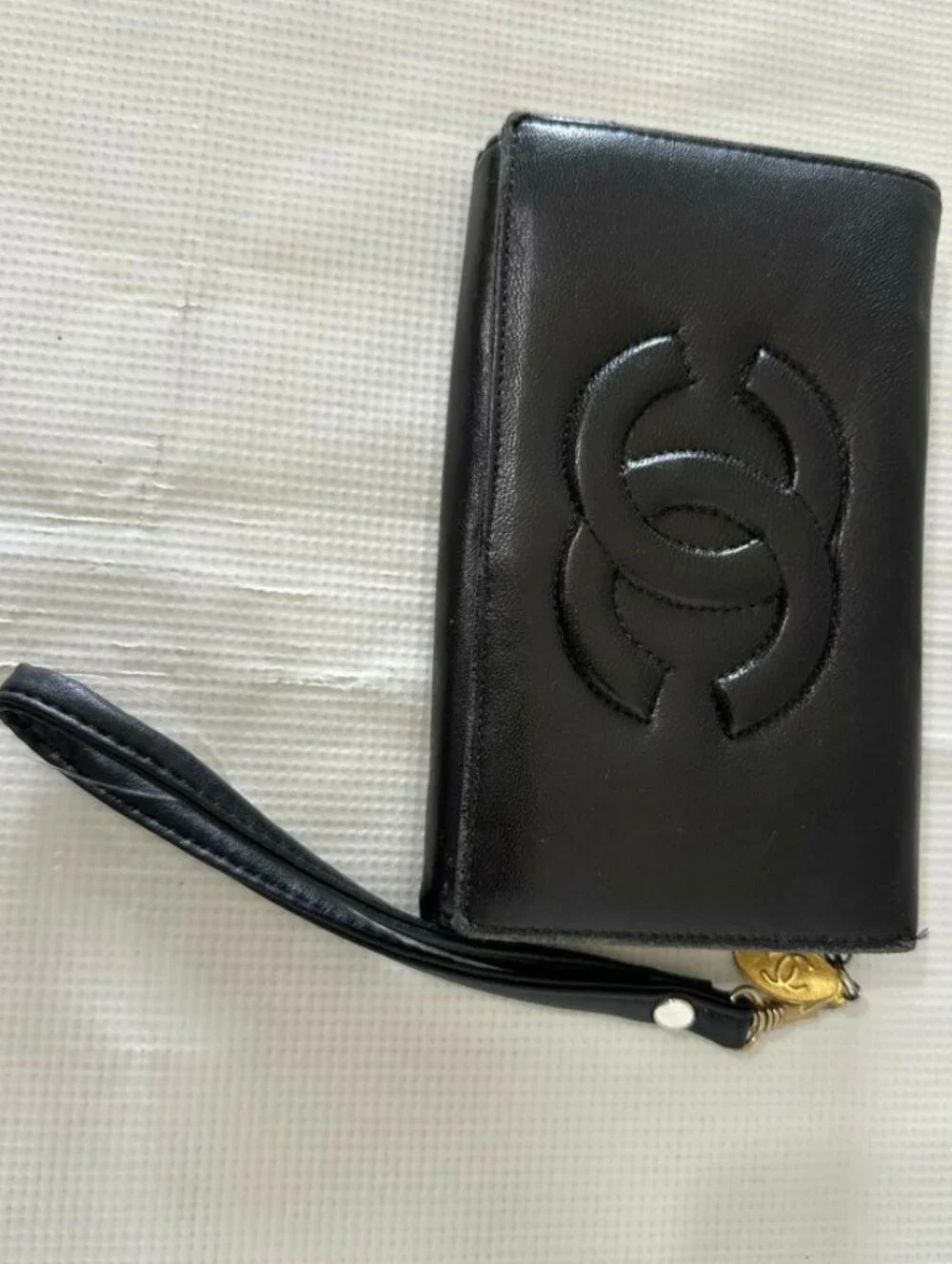 Vintage Chanel Black Leather Bi-Fold Wallet Interlocking CC Logo Magnetic Close